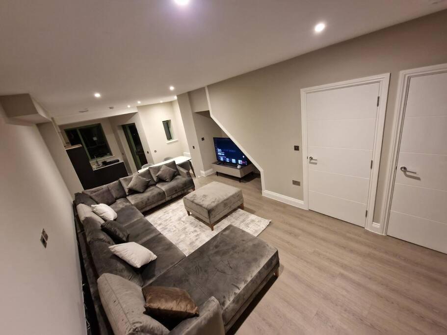 Stunning Newbuilt 3 Bed House Sleeps 9 Villa Edmonton Exterior photo